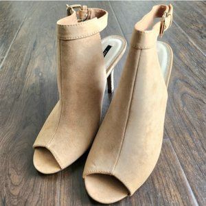 New with tag in box open toe bootie sandal heel Tan Taupe sz 8 pep toe